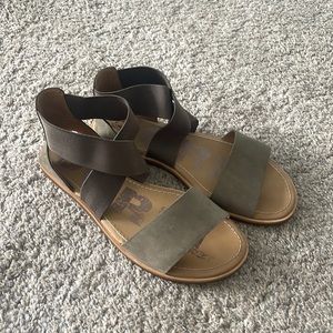 WORN ONCE Sorel sandals